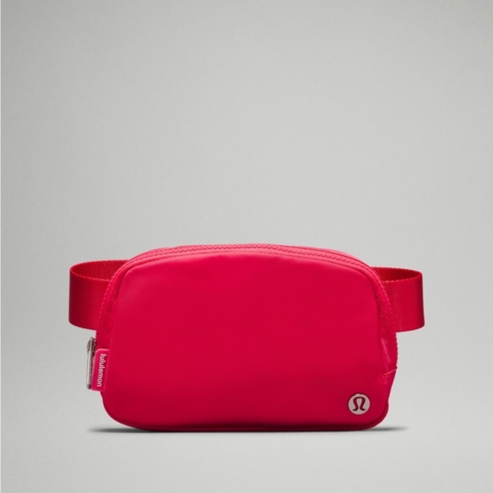Lululemon Everywhere Belt Bag 1L- LIP GLOSS